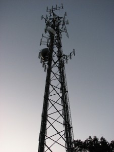 Federal authorities used a fake Verizon cellphone tower to zero in on a suspect’s wireless card, and say they were perfectly within their rights to do so, even without a warrant.