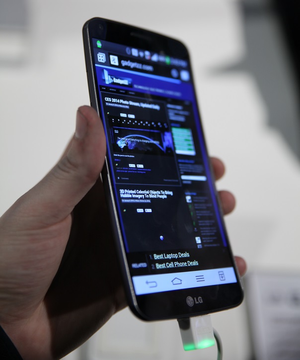 LGs G Flex Curved Phone Hands On