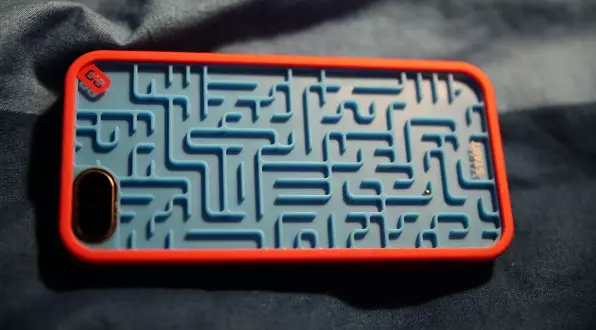 ball game maze iphone case